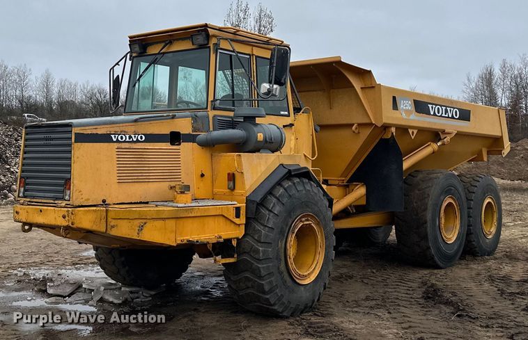 2001 Volvo A25C haul truck - LO9308
