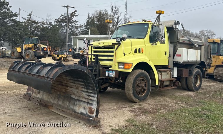 1998 Ford L8000  dump truck - LO9311