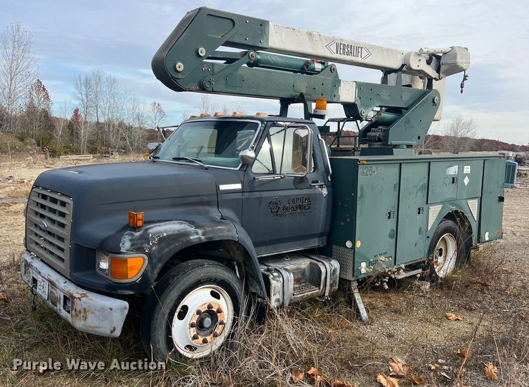 1995 Ford F800  bucket truck - NM9003