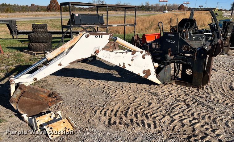 Melroe 811  skid steer backhoe - NM9014