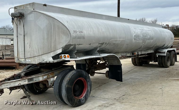 1967 Fruehauf TAG-F2-E-DF  tank trailer - NR9417