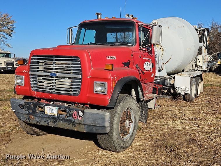 1995 Ford L9000  ready mix truck - NZ9053