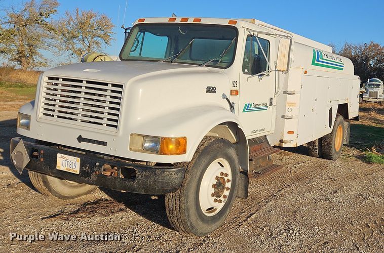1999 International 4700  fuel truck - NZ9055