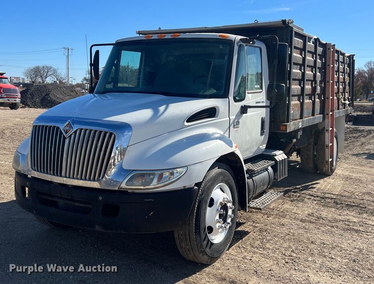 2003 International 4300  dump truck - OA9166