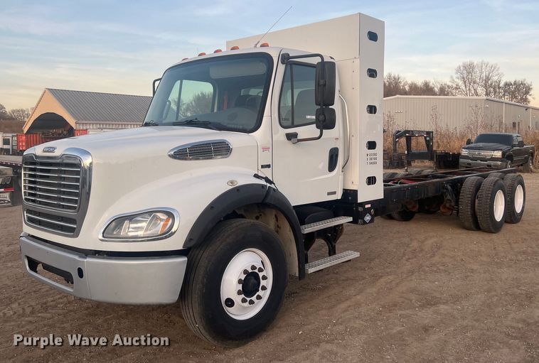 2016 Freightliner Business Class M2  truck cab and chassis - OA9171