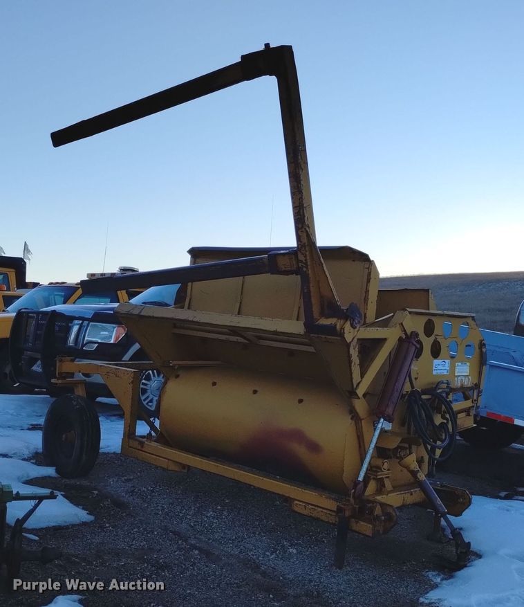 HayBuster 256  bale processor - DJ7033