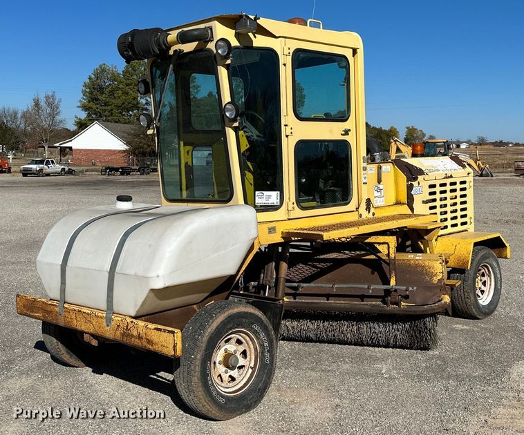 2005 Superior Broom DT80C  broom - DP3250