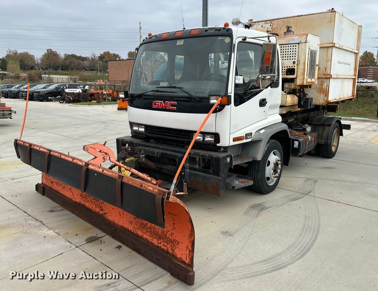 2004 GMC T7500  hook lift truck - DP4391