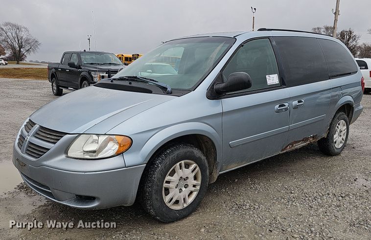2005 Dodge Grand Caravan  van - DQ8492