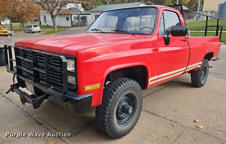 1985 Chevrolet D30  pickup truck - DS5688