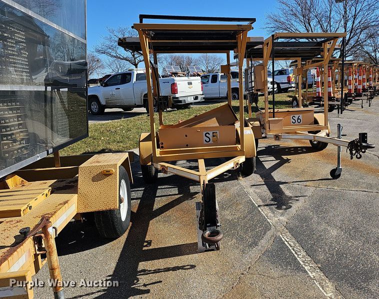 (2) arrow board trailers - DS5709