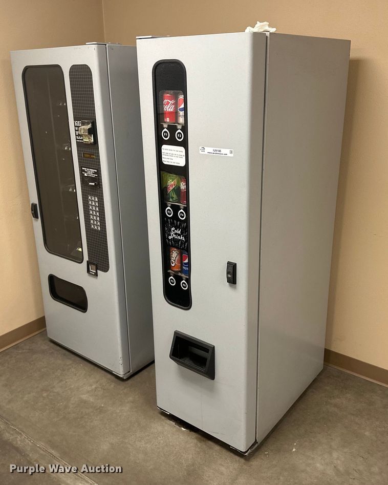 (2) vending machines - IU9186