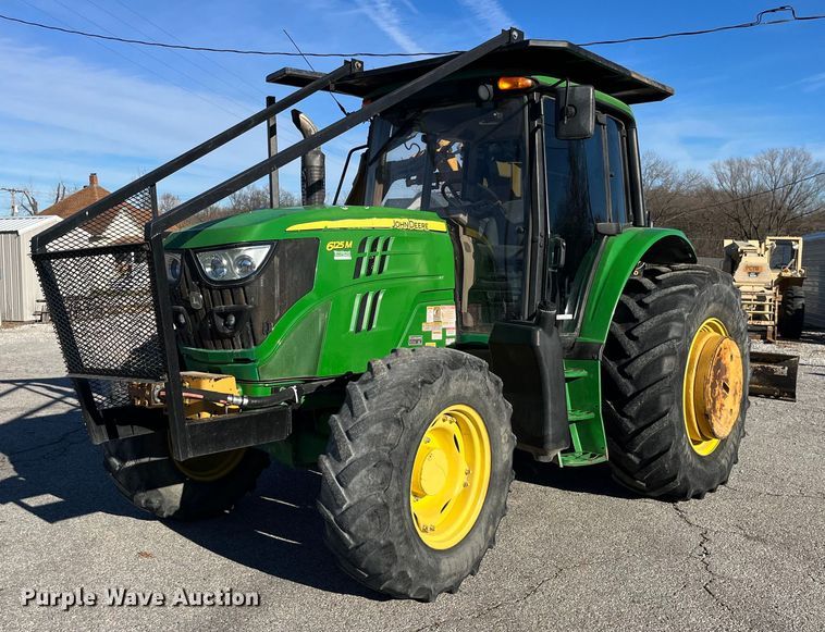 2015 John Deere 6125M  MFWD tractor - LD9883