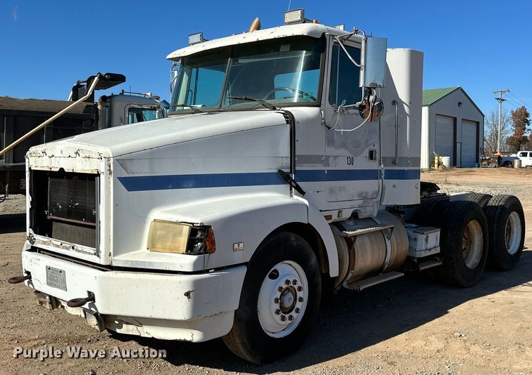 1991 White GMC  semi truck - LK9607