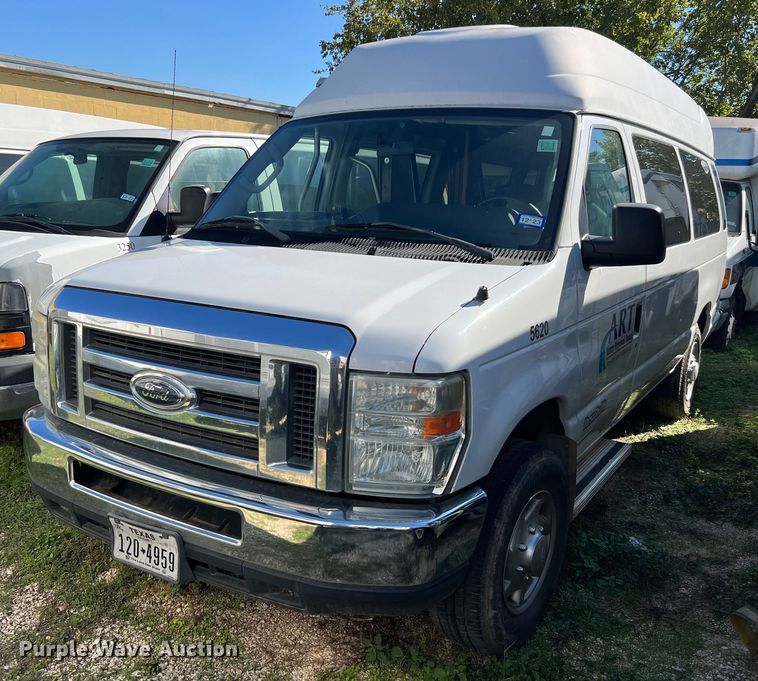 2014 Ford E350  van - MH9936
