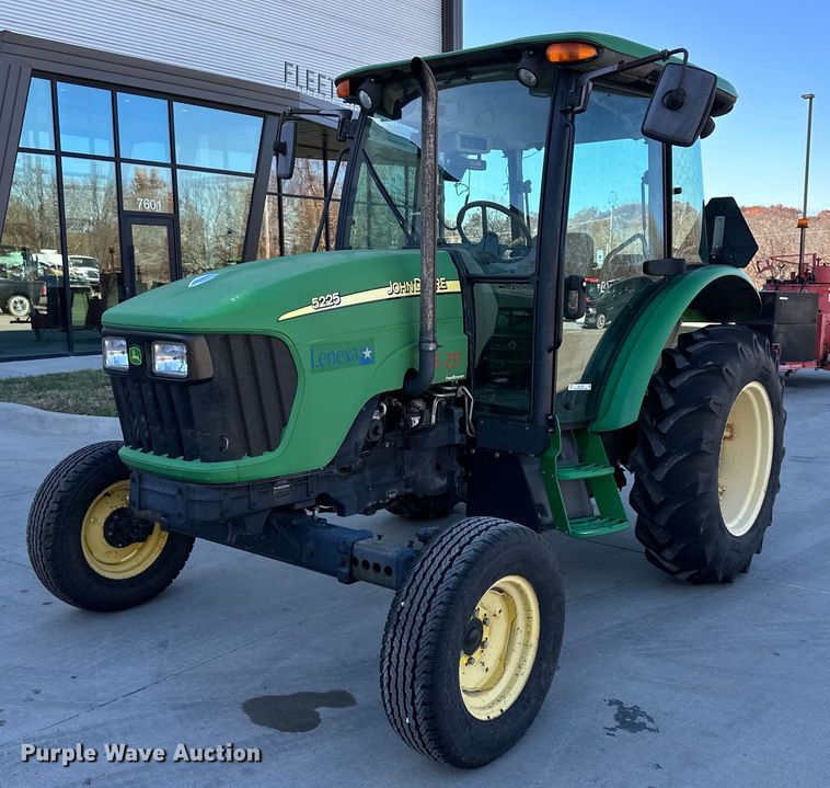 2005 John Deere 5225  MFWD tractor - NL9189