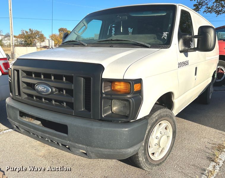 2009 Ford E150  van - OM9028