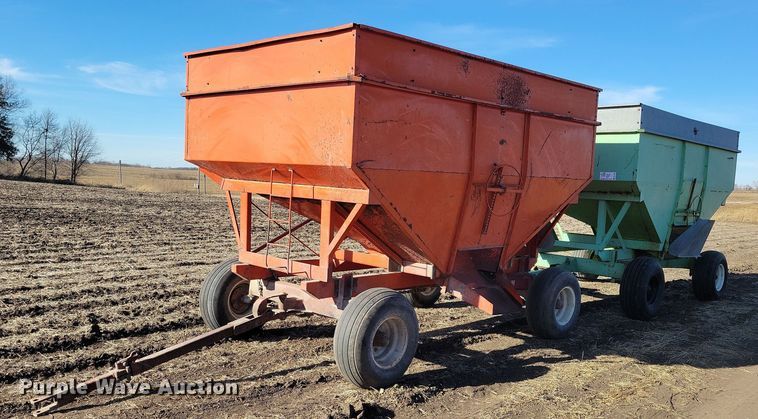 (2) Parker Killbros gravity wagons - DL7781