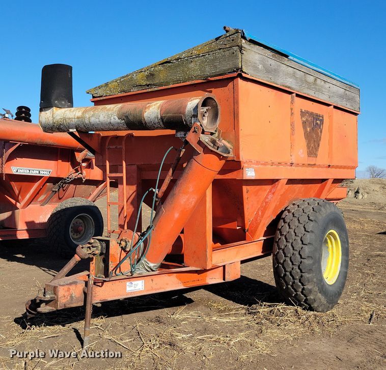 United Farm Tools  grain cart - DL7783