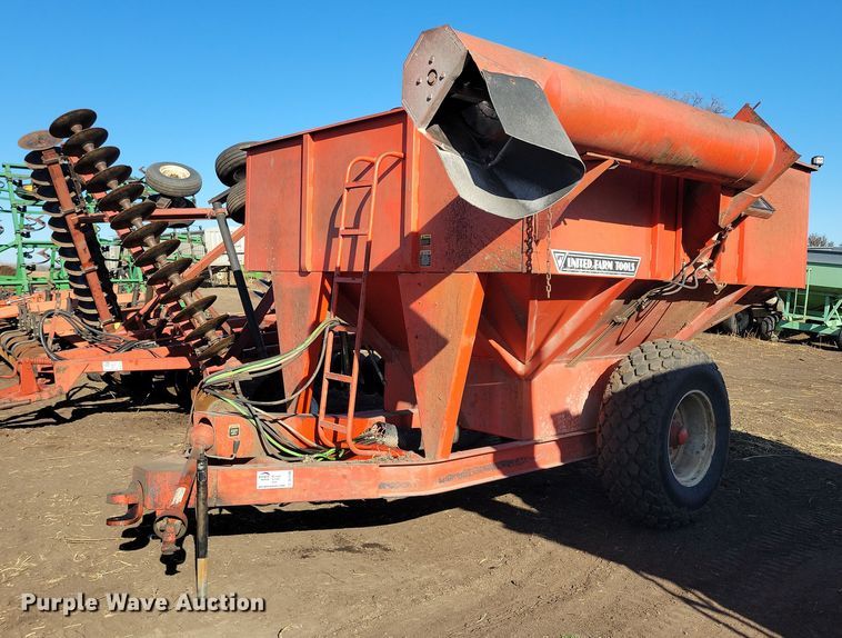 United Farm Tools 500  grain cart - DL7785