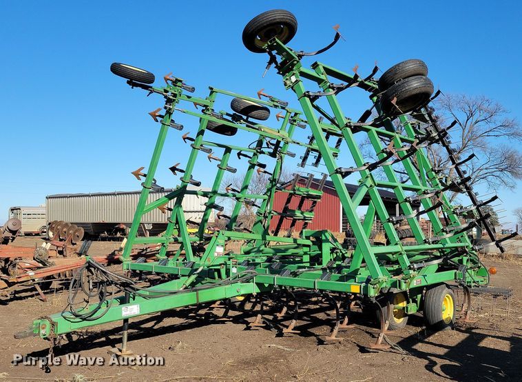 John Deere  field cultivator - DL7788