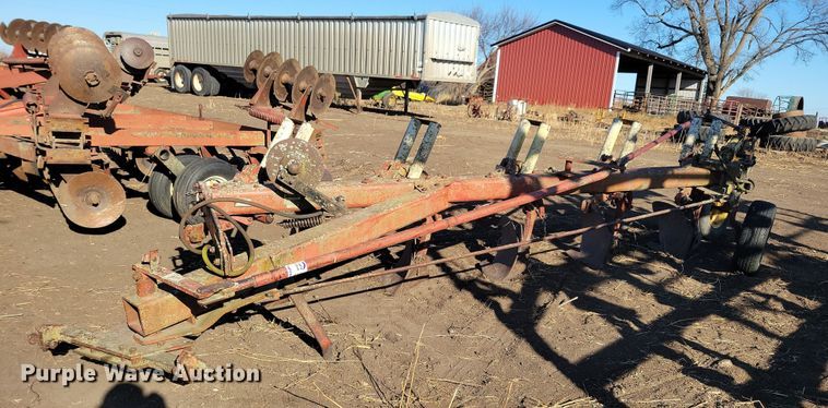 International 710  plow - DL7789