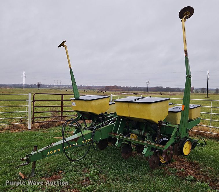 John Deere P7000  no-till planter - DN7134