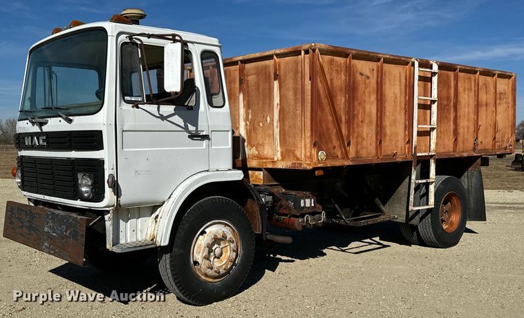 1983 Mack  grain truck - GG9879