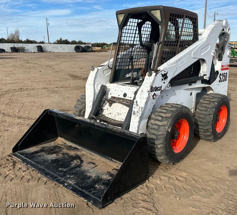 2002 Bobcat S250  skid steer loader - IU9229