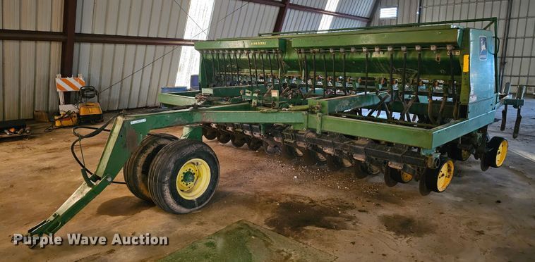 John Deere 750  grain drill - KG9535