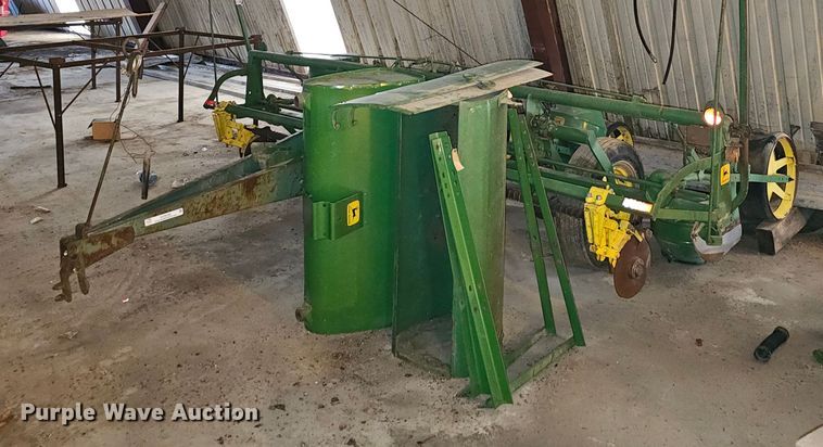 John Deere  planter - KG9536