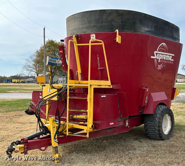 Supreme International 700T  feed grinder/mixer - KT9169