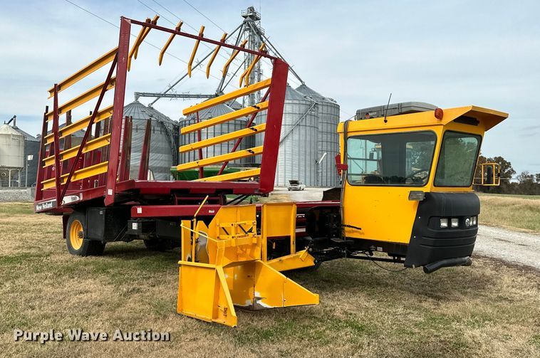 New Holland 1068  bale wagon - KT9170