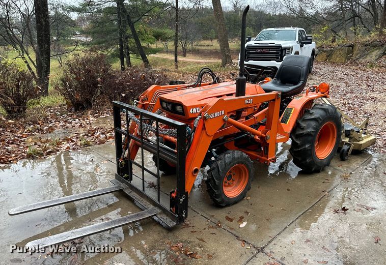 1983 Kubota B7200D  MFWD tractor - NL9240