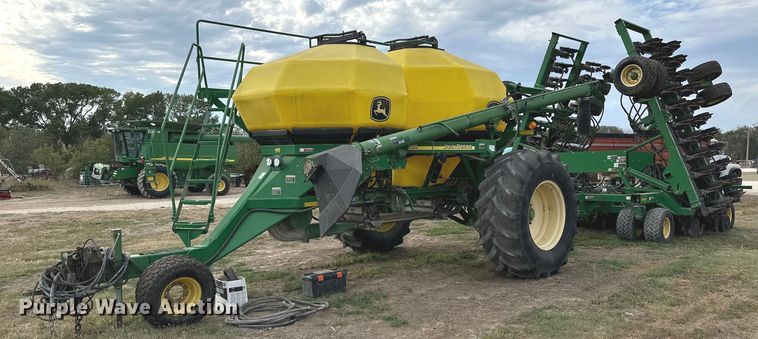2007 John Deere 1890  air seeder - NP9570
