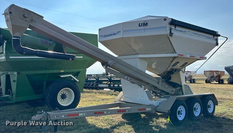 Unverferth SeedRunner 3750  seed tender - NP9580