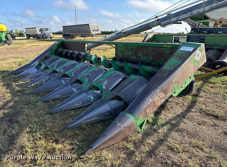 John Deere 843  corn head - NP9584