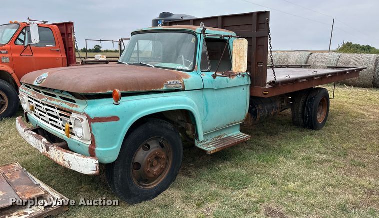 1964 Ford F600  flatbed truck - NP9612