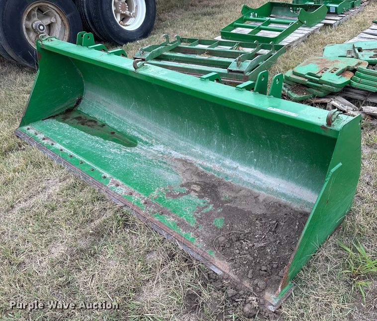 John Deere  9' W bucket - NP9624