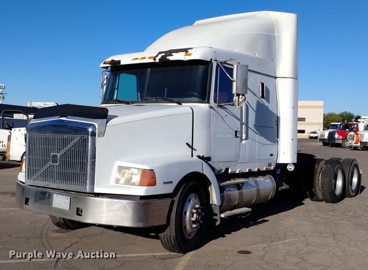 1996 Volvo  semi truck - DK8792