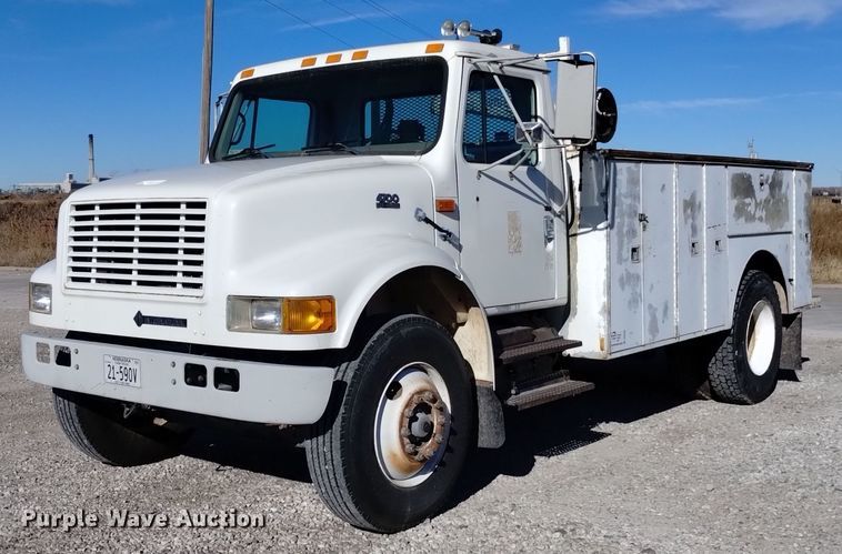 1998 International 4700  utility / service truck - DK8905