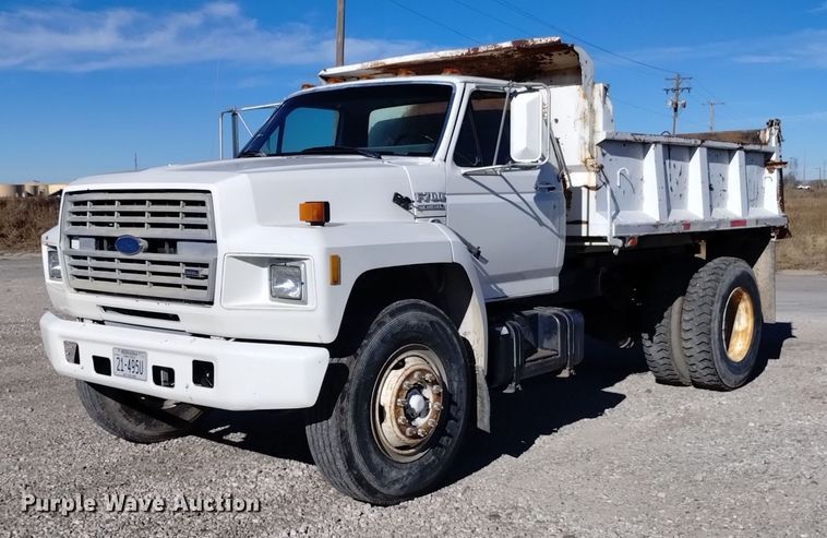 1991 Ford F700  dump truck - DK8906