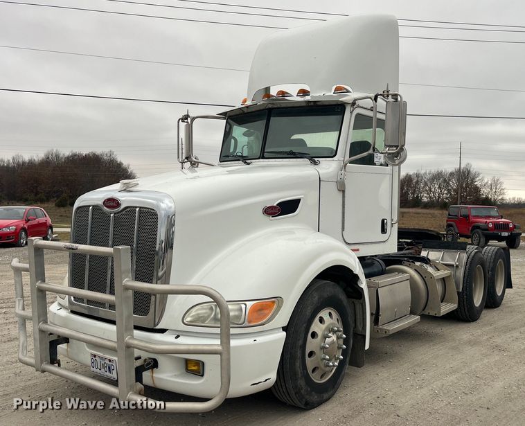 2009 Peterbilt 386  semi truck - DP2146