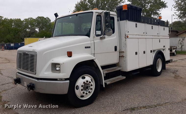 2000 Freightliner FL70  utility / service truck - KD9198