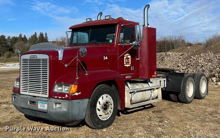 1998 Freightliner FLD  semi truck - LO9337