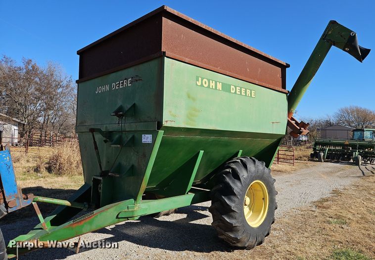 John Deere  grain cart - DN7081