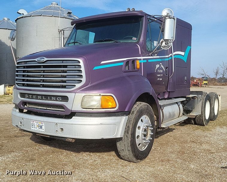 2001 Sterling  semi truck - DO4722