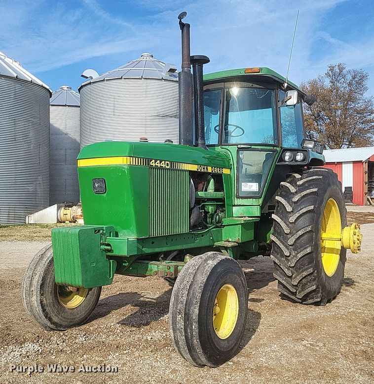 1982 John Deere 4440  tractor - DO4726