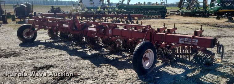 Lilliston  row crop cultivator - DO4736