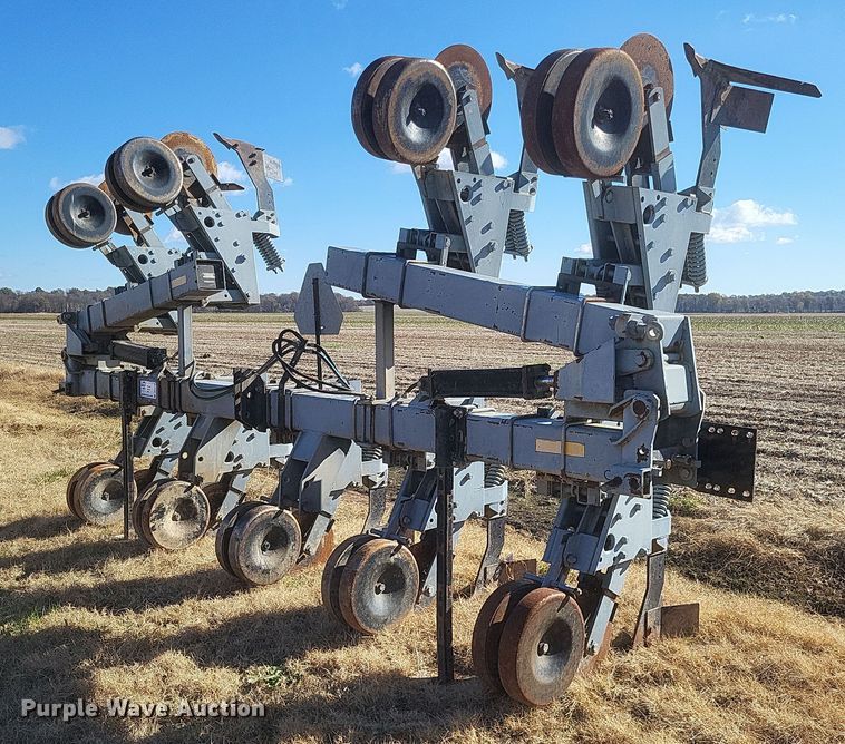 Hiniker 5000  row crop cultivator - DO4740